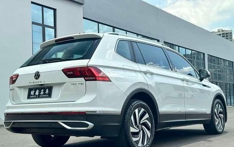 Volkswagen Tiguan II, 2023 год, 2 430 000 рублей, 5 фотография