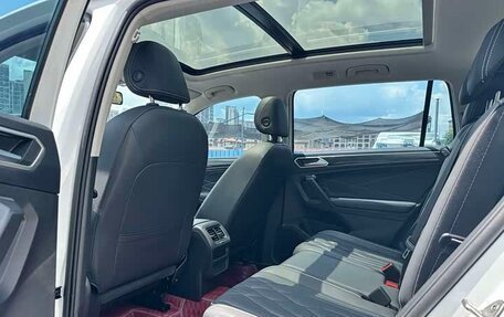 Volkswagen Tiguan II, 2023 год, 2 430 000 рублей, 8 фотография