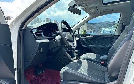 Volkswagen Tiguan II, 2023 год, 2 430 000 рублей, 7 фотография