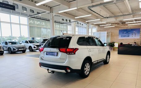 Mitsubishi Outlander III рестайлинг 3, 2016 год, 1 949 900 рублей, 6 фотография