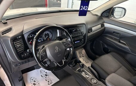 Mitsubishi Outlander III рестайлинг 3, 2016 год, 1 949 900 рублей, 11 фотография