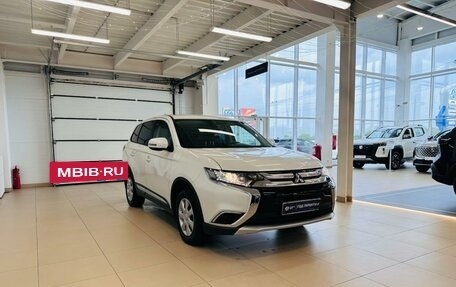 Mitsubishi Outlander III рестайлинг 3, 2016 год, 1 949 900 рублей, 8 фотография