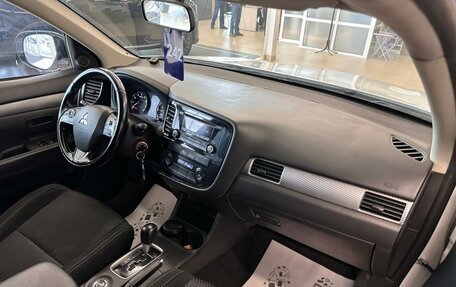 Mitsubishi Outlander III рестайлинг 3, 2016 год, 1 949 900 рублей, 13 фотография