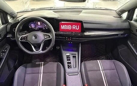 Volkswagen Golf VIII, 2023 год, 2 180 000 рублей, 8 фотография