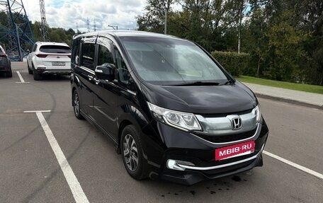 Honda Stepwgn IV, 2016 год, 1 650 000 рублей, 3 фотография