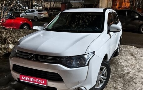 Mitsubishi Outlander III рестайлинг 3, 2013 год, 1 250 000 рублей, 1 фотография