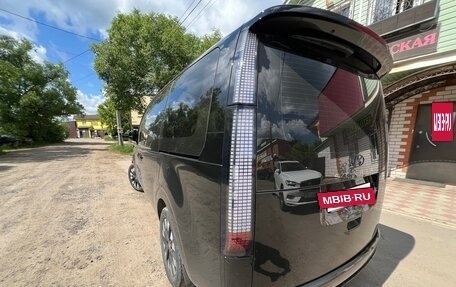 Hyundai Staria, 2021 год, 4 690 000 рублей, 2 фотография