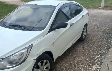 Hyundai Solaris II рестайлинг, 2013 год, 420 000 рублей, 2 фотография