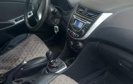 Hyundai Solaris II рестайлинг, 2013 год, 420 000 рублей, 6 фотография