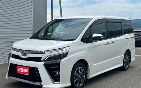 Toyota Voxy III, 2021 год, 2 100 000 рублей, 1 фотография