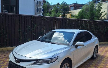 Toyota Camry, 2021 год, 2 000 000 рублей, 2 фотография