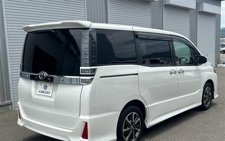 Toyota Voxy III, 2021 год, 2 100 000 рублей, 4 фотография