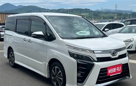 Toyota Voxy III, 2021 год, 2 100 000 рублей, 3 фотография