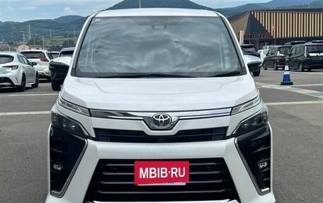 Toyota Voxy III, 2021 год, 2 100 000 рублей, 2 фотография