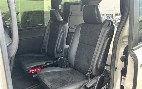 Toyota Voxy III, 2021 год, 2 100 000 рублей, 13 фотография