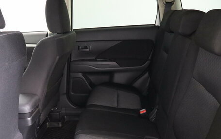 Mitsubishi Outlander III рестайлинг 3, 2012 год, 1 099 000 рублей, 13 фотография