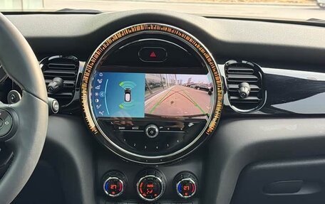 MINI Hatch, 2023 год, 1 670 000 рублей, 13 фотография