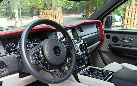Rolls-Royce Cullinan, 2022 год, 28 500 000 рублей, 21 фотография