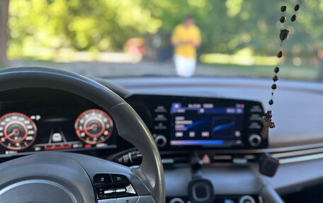 Hyundai Elantra, 2021 год, 1 700 000 рублей, 24 фотография