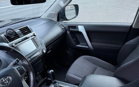 Toyota Land Cruiser Prado 150 рестайлинг 2, 2014 год, 2 850 000 рублей, 9 фотография