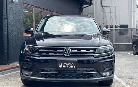 Volkswagen Tiguan II, 2019 год, 1 980 000 рублей, 2 фотография