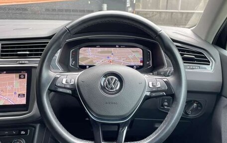 Volkswagen Tiguan II, 2019 год, 1 980 000 рублей, 13 фотография