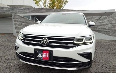 Volkswagen Tiguan II, 2023 год, 2 350 000 рублей, 2 фотография