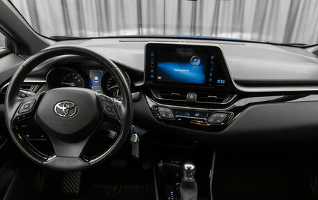Toyota C-HR I рестайлинг, 2019 год, 2 460 000 рублей, 8 фотография