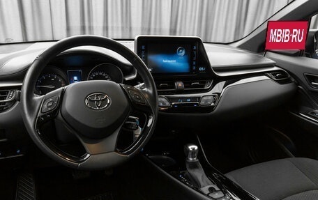Toyota C-HR I рестайлинг, 2019 год, 2 460 000 рублей, 7 фотография