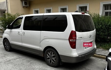Hyundai H-1 II рестайлинг, 2019 год, 1 750 000 рублей, 2 фотография