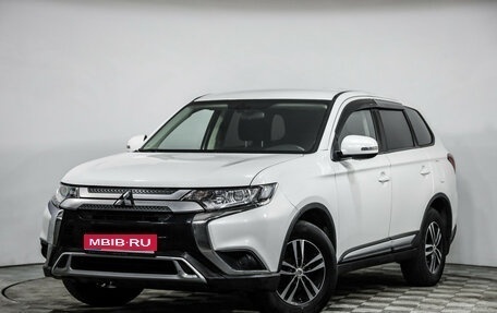 Mitsubishi Outlander III рестайлинг 3, 2019 год, 1 799 000 рублей, 1 фотография