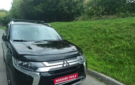 Mitsubishi Outlander III рестайлинг 3, 2021 год, 2 900 000 рублей, 1 фотография