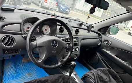 Mitsubishi Outlander III рестайлинг 3, 2004 год, 680 000 рублей, 3 фотография