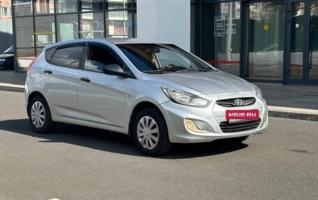 Hyundai Solaris II рестайлинг, 2013 год, 465 000 рублей, 2 фотография