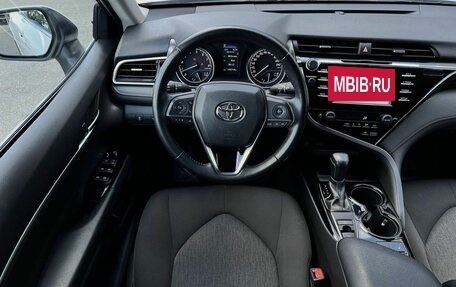 Toyota Camry, 2020 год, 2 370 000 рублей, 10 фотография