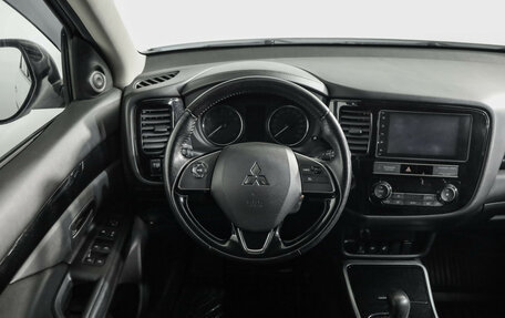 Mitsubishi Outlander III рестайлинг 3, 2019 год, 1 799 000 рублей, 11 фотография
