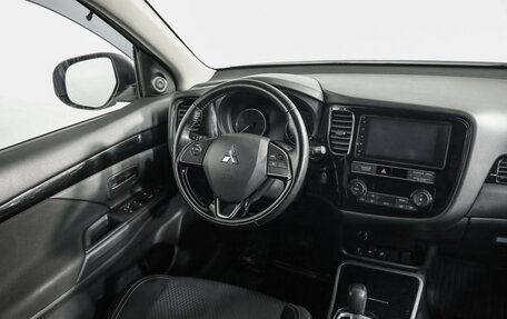 Mitsubishi Outlander III рестайлинг 3, 2019 год, 1 799 000 рублей, 9 фотография