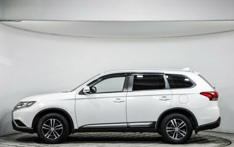 Mitsubishi Outlander III рестайлинг 3, 2019 год, 1 799 000 рублей, 8 фотография