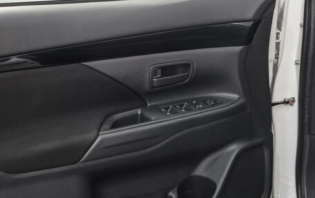 Mitsubishi Outlander III рестайлинг 3, 2019 год, 1 799 000 рублей, 17 фотография