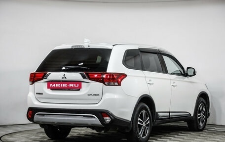 Mitsubishi Outlander III рестайлинг 3, 2019 год, 1 799 000 рублей, 5 фотография