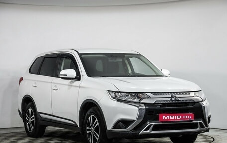 Mitsubishi Outlander III рестайлинг 3, 2019 год, 1 799 000 рублей, 3 фотография
