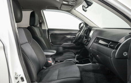 Mitsubishi Outlander III рестайлинг 3, 2019 год, 1 799 000 рублей, 18 фотография