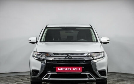 Mitsubishi Outlander III рестайлинг 3, 2019 год, 1 799 000 рублей, 2 фотография