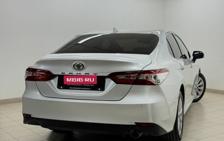 Toyota Camry, 2020 год, 2 980 000 рублей, 6 фотография