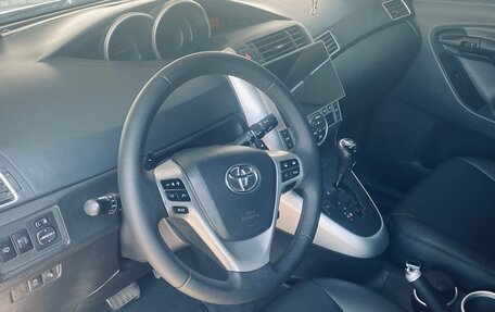 Toyota Verso I, 2010 год, 1 250 000 рублей, 5 фотография