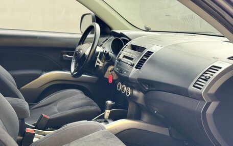 Mitsubishi Outlander III рестайлинг 3, 2007 год, 699 999 рублей, 13 фотография