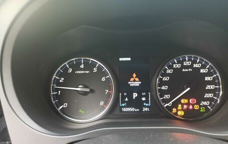 Mitsubishi Outlander III рестайлинг 3, 2021 год, 2 900 000 рублей, 4 фотография