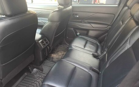 Mitsubishi Outlander III рестайлинг 3, 2021 год, 2 900 000 рублей, 8 фотография