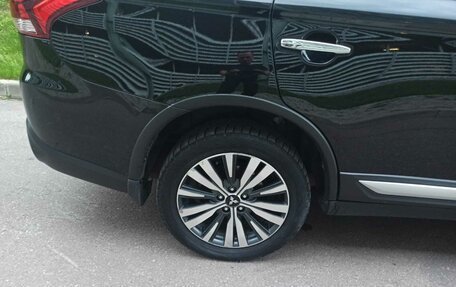 Mitsubishi Outlander III рестайлинг 3, 2021 год, 2 900 000 рублей, 13 фотография