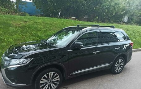 Mitsubishi Outlander III рестайлинг 3, 2021 год, 2 900 000 рублей, 17 фотография